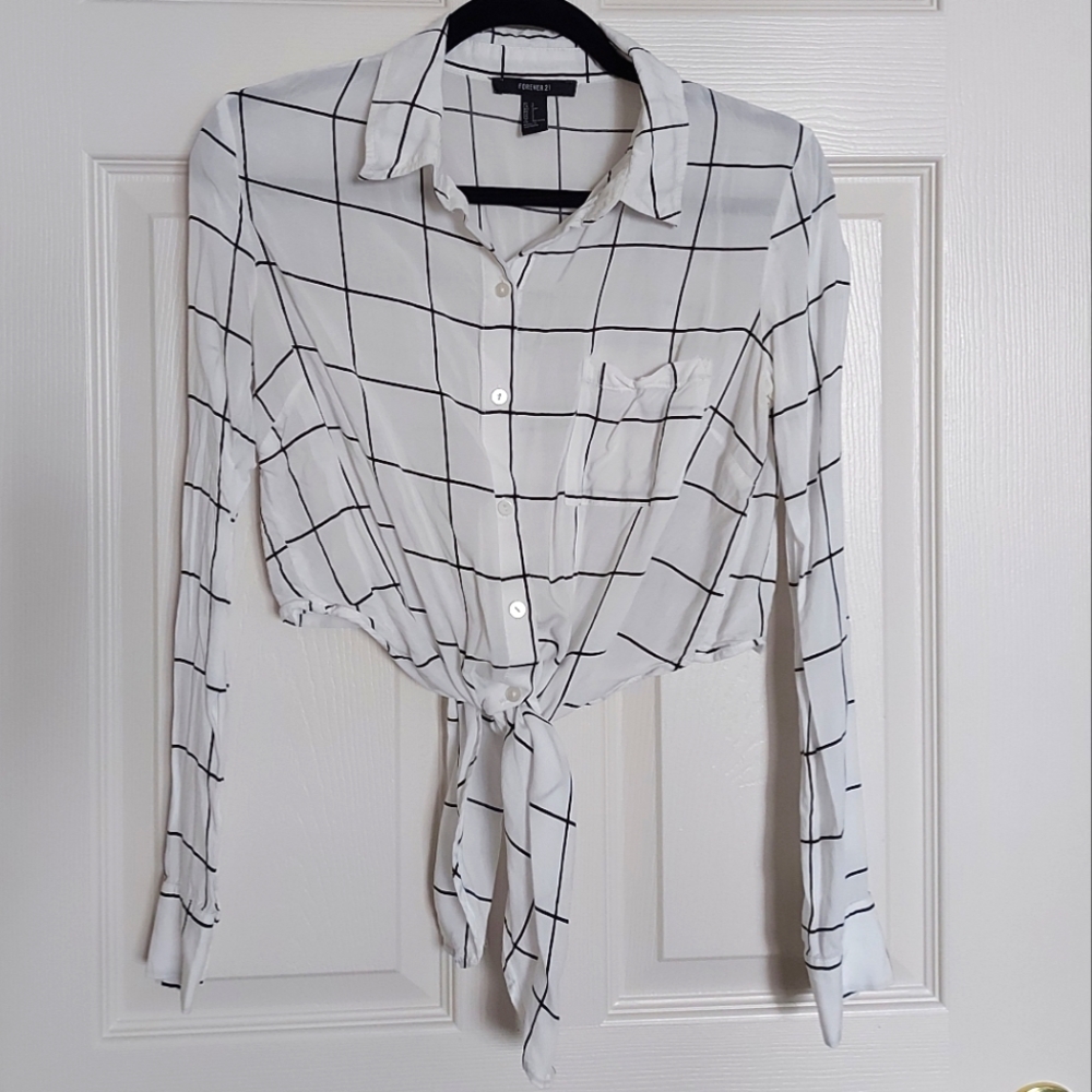 Cropped Black and White Button up Collared Tie up Shirt in Small